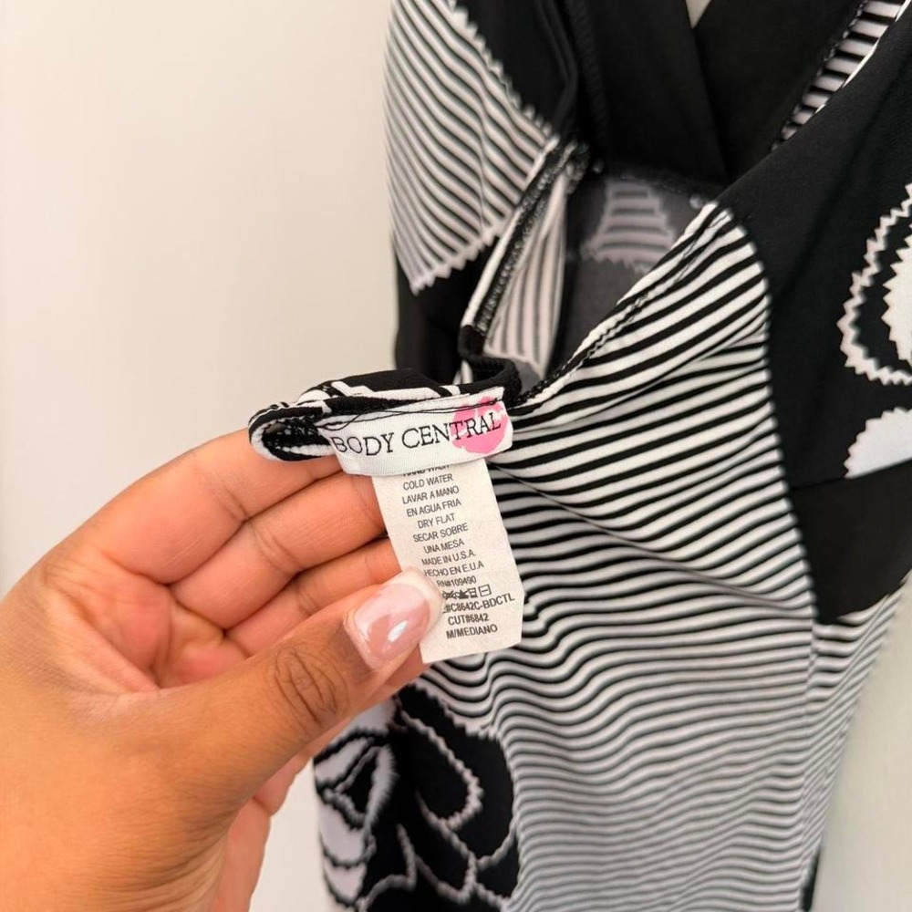 Y2K‎ BLACK AND WHITE BODY CENTRAL ABSTRACT PRINT HALTER NECK MIDI DRESS - Picture 6 of 6
